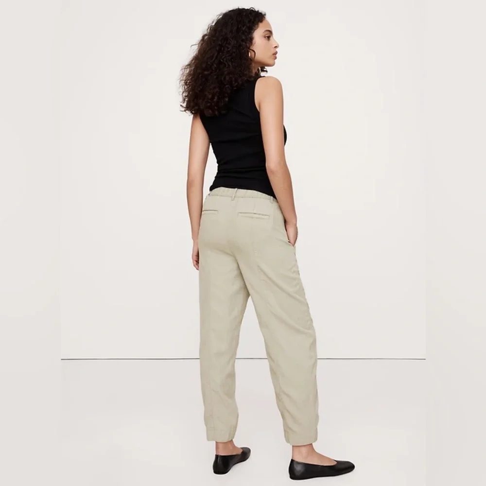 NWT! Banana Republic Green Tea Super-Soft Soma High Rise Barrel Pants - XL 🖤